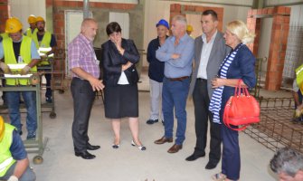 Bijelo Polje: Kovačević i Jelić obišle radnike u Akademiji Azmont 