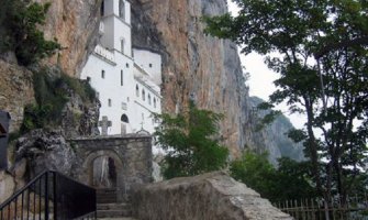 Vjerovanja vezana za posjetu manastiru Ostrog: Ponesite  ovo i ne brinite!