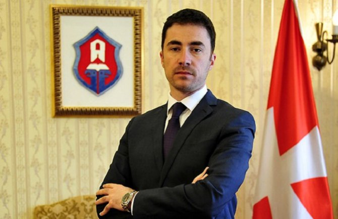 Gradonačelnik Cetinja sa saradnicima dio plate daje za prvake