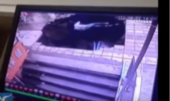 Ljude na stanici progutala ogromna rupa(VIDEO)