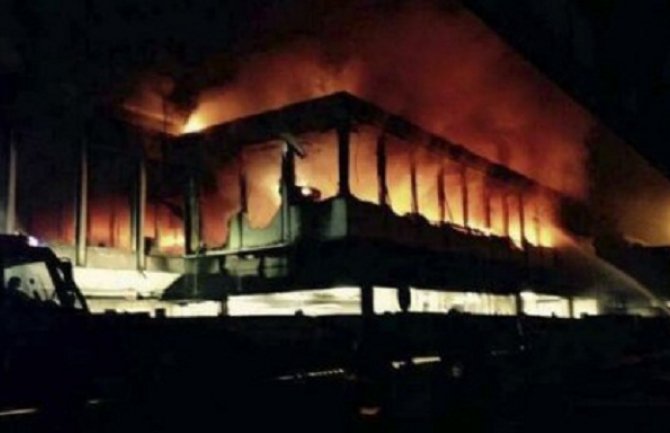 Gori pozorište: Četiri vatrogasca i jedna osoba povrijeđeni