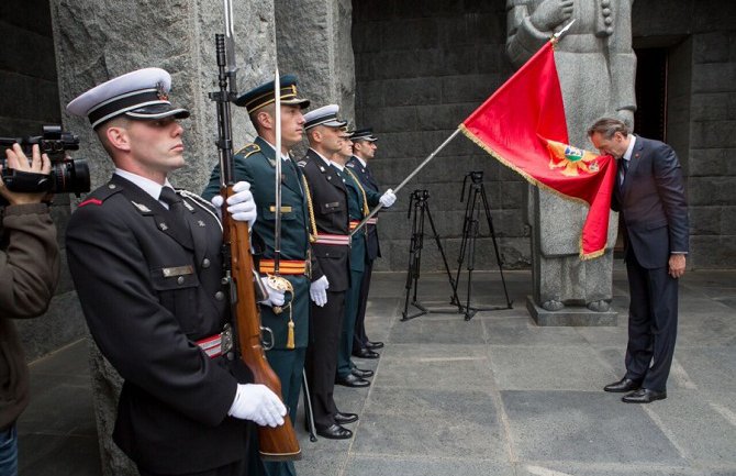 Iako su neki zloupotrebljavali Njegoša, njegova epoha traje u CG