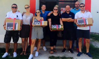 Omladina Socijaldemokrata Bara poklonila školski pribor mališanima 