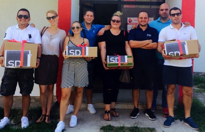 Omladina Socijaldemokrata Bara poklonila školski pribor mališanima 