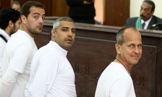 Sud u Kairu osudio novinare Al Džazire na po tri godine zatvora