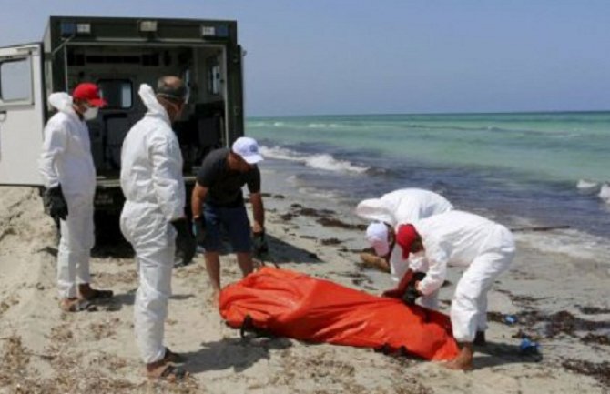 Libija: Spasioci do sada pronašli 111 tijela izbjeglica stradalih u brodolomu