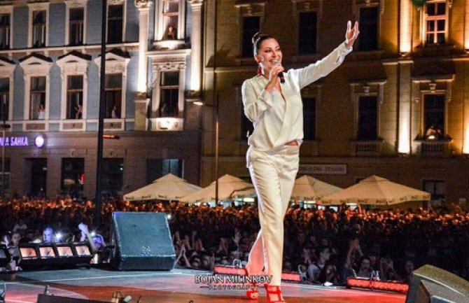 Ceca: Ne smijete da me rasplačete, to ne može (Video)