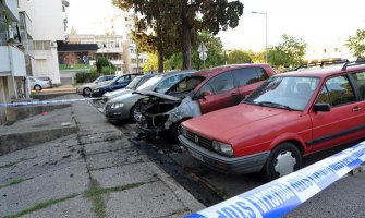 Zapaljen automobil inspektora Đukanovića (Foto)