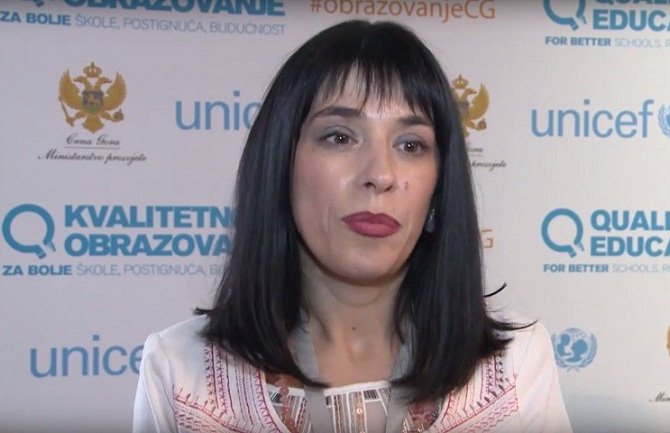 Bojanić Lalović: Bukvar poboljšava nastavu na albanskom