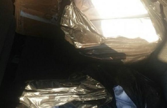 Na pijaci oduzeto 93 komada parfema različitih brendova