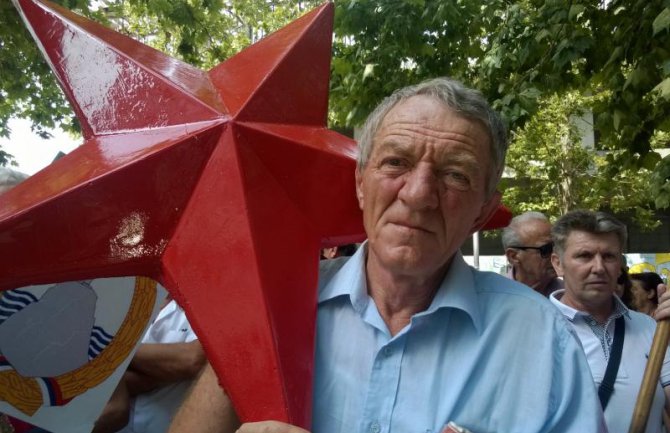 Komunistima smeta što LGBT populacija ravnja sebe sa narodnim herojima