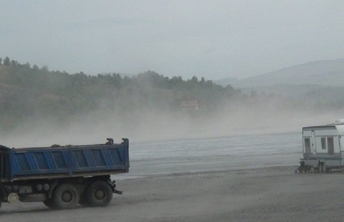 Prašina sa Maljevca prekrila grad i okolinu