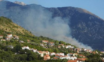 Veliki požar iznad Tivta 