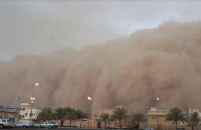 Oluja praćena oblacima prašine zahvatila Liban i Siriju: Hospitalizovano 80 osoba