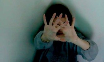 Trojica maloljetnika silovali djevojčicu u svlačionici