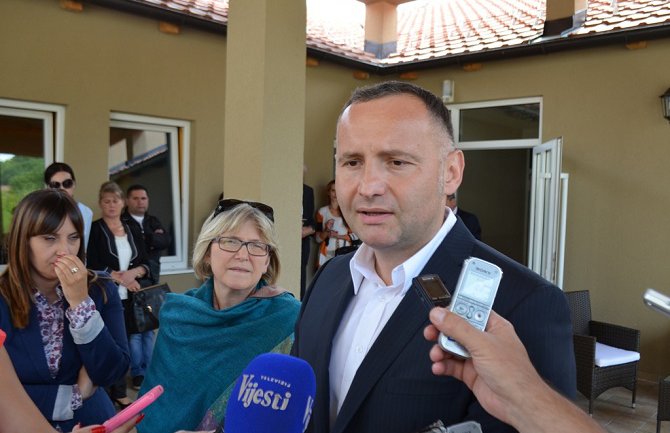 Žurić: Razmotriću inicijativu za oduzimanje nagrade Karadžiću