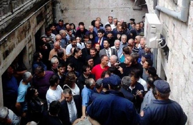 Mitropolit CPC Mihailo  izvrijeđan i u Kotoru