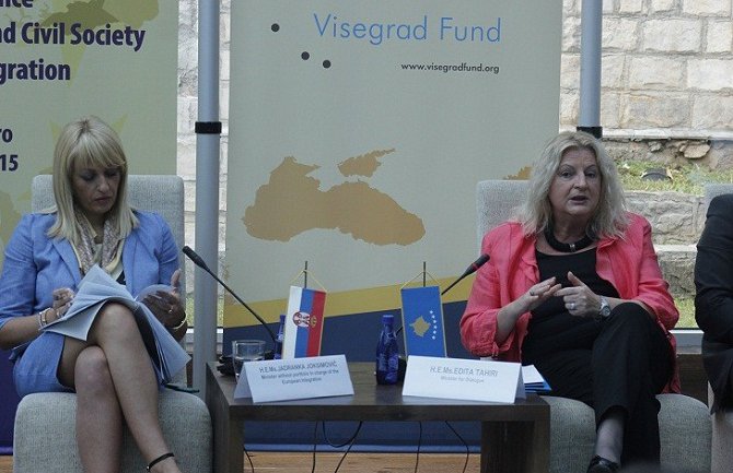 Srbijanskoj ministarki Joksimović zasmetala zastava Kosova u Budvi