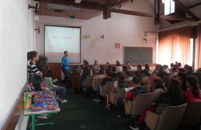 Crveni krst Prijestonice: Obučavali osnovce prvoj pomoći