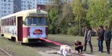Ruskinja uspjela da povuče tramvaj od 17 tona, sljedeći na redu avion (Video)