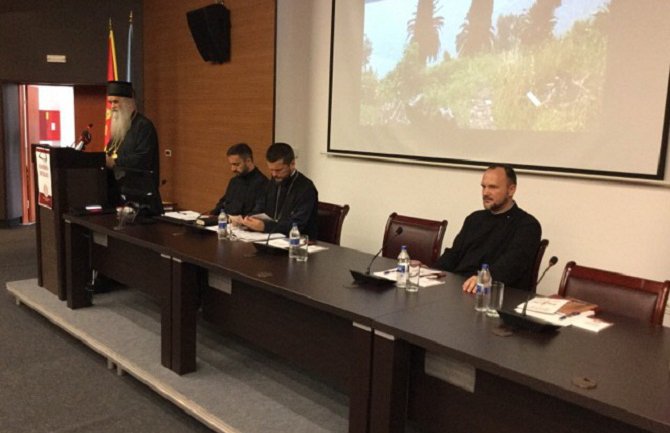 Amfilohije: Potrebno je obnoviti manastir na Prevlaci