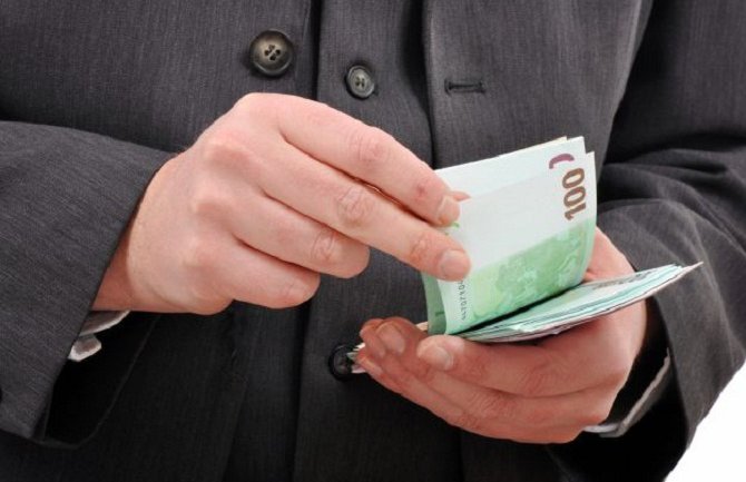  Izrečene četiri novčane kazne od 500 eura do hiljadu eura