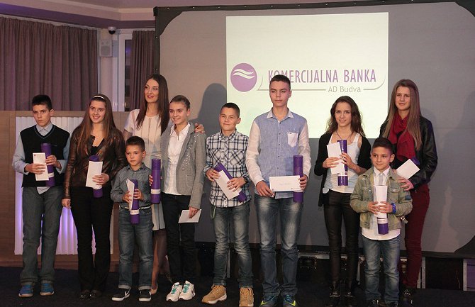 Komercijalna banka nagrađuje:  Talentovanim osnovcima po 500 eura