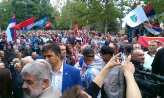 Počeli protesti DF pred crnogorskim Parlamentom