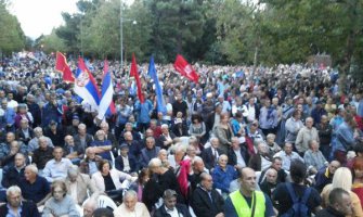 Gađali policajce kamenicama, uhapšeni Podgoričani