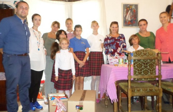 Arcadia Academy i Banka Hrane pomogli tri porodice  iz Tivta i Kotora