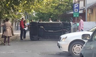 Udes u Podgorici, prevrnuo se automobil