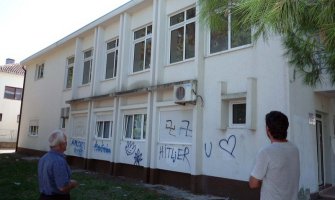 Omladina SD: Kukasti krstovi opominju na razdvajanje i etiketiranje ljudi