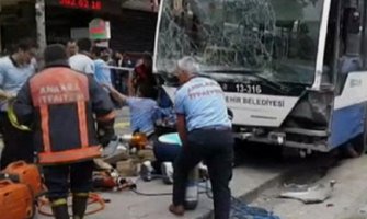 Ankara: Autobus udario u stajalište, najmanje 11 stradalih (VIDEO)
