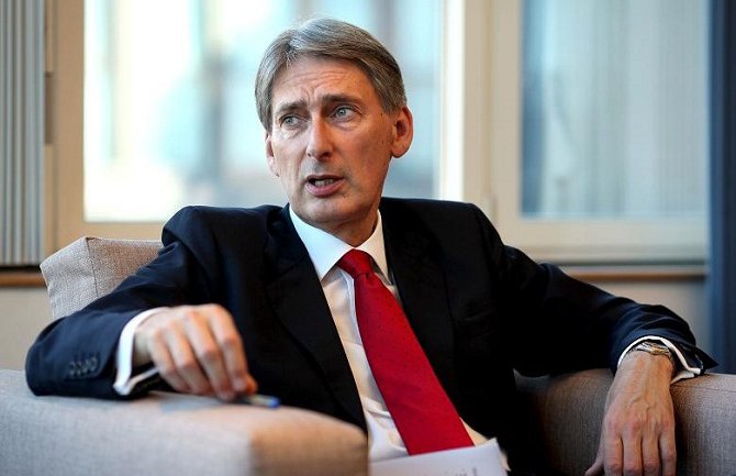 Hamond upozorio da će Britanci napustiti EU