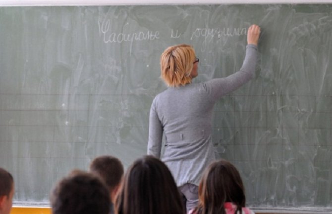 Plate prosvjetnih radnika  dovoljne za pola potrošačke korpe