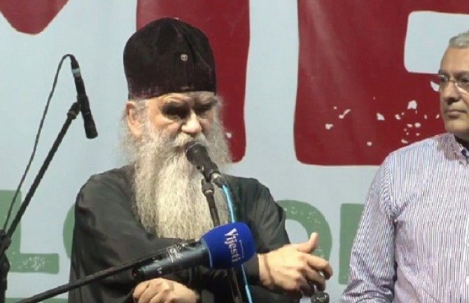 Radulović i Todorović: Nije nikakvo iznenađenje prisustvo Amfilohija na protestu