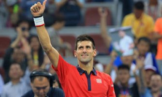 Novak uzeo titulu u Šangaju i prestigao Federera