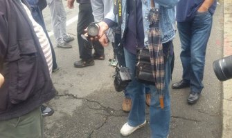 Fotografu Pobjede polomljen aparat na protestu