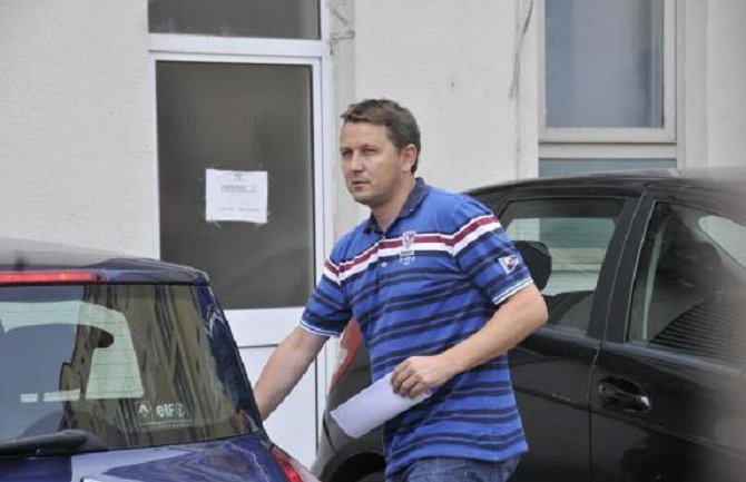 Lazar Rađenović je javio novinarima o hapšenju, a ko je obavijestio Lazara Rađenovića?