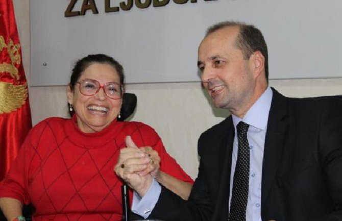 Unaprijediti prava osoba sa invaliditetom i poboljšati njihov položaj u društvu