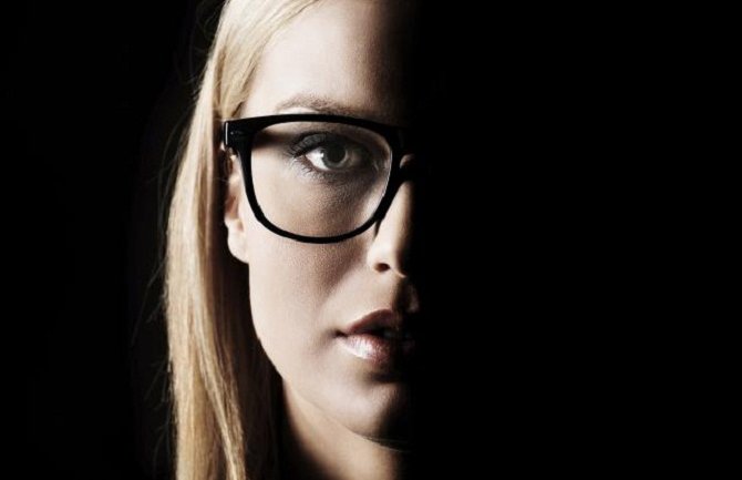 Zašto ne treba da gledate TV u mraku?