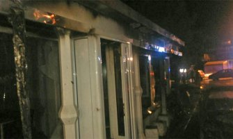 Bijela: U požaru izgorio lokal i jedno vozilo