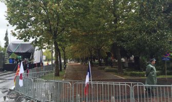 Povučena policija ispred Skupštine