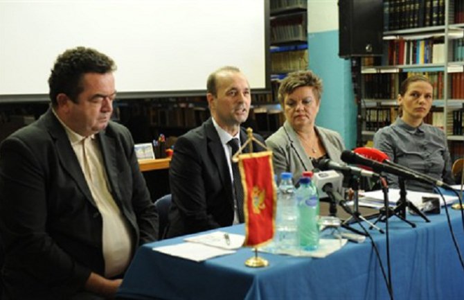 Ekonomski stabilna žena ekvivalent ekonomski stabilne države