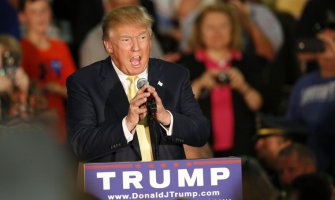 Studenti latino-američkog porijekla prekinuli Trampa, reagovala policija