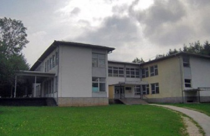 Učitelj umro nasred časa