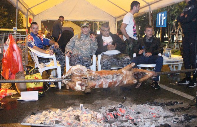 Mandić, Medojević, Radulović i Knežević loši domaćini, nije imao ko da pojede prase