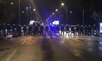 Novinari privedeni jer su se oglušili na policijska naređenja