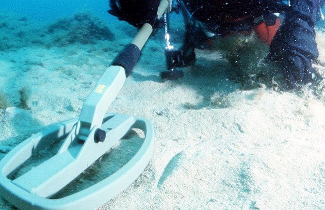 Velika akcija protiv-minskog pretraživanja i vadjenja  u blizini uvale Trsteno