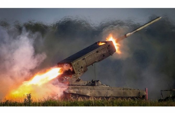 Pogledajte kako rusko oružje spaljuje brdo sa džihadistima (VIDEO)